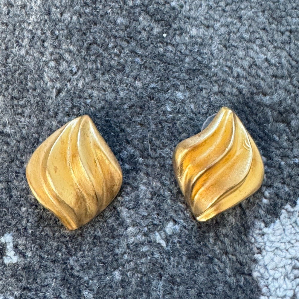 80’s glam vintage Don-Lin post earrings